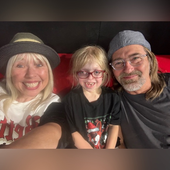 Meet your Posher, Sandy - Picture 10 of 17